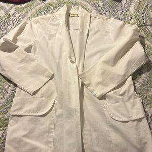White Labcoat 🥼 🧪 🧫 Size: S/M